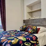 Victoria Apartment *