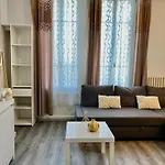 Victoria Apartment *