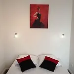Victoria Apartment *