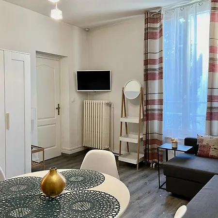 Victoria Apartment *