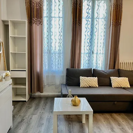 Victoria Apartment *