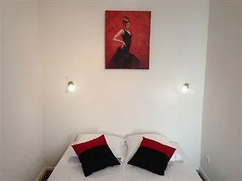 Victoria Apartment *